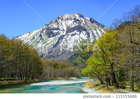 [Kamikochi] Mount Yakedake and the Azusa River_02 115155680