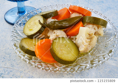 蔬菜 escabeche（墨西哥菜） Verduras en escabeche 115155809