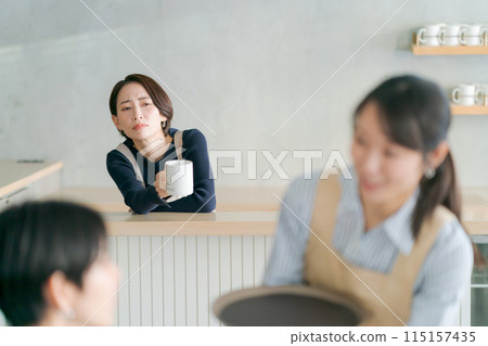 Cafe clerk with a troubled expression 115157435