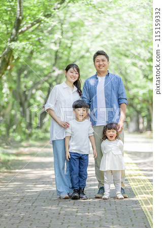 Family, parent and child, fresh green park Family, parent and child, fresh green park 115159332