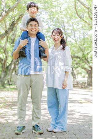 Family, parent and child, fresh green park Family, parent and child, fresh green park 115159347