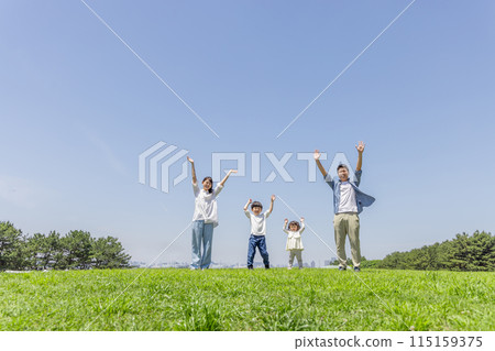 草原家庭父母與孩子 草原家庭父母與孩子 115159375