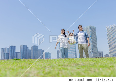 居住在城市的家庭、父母與孩子 居住在城市的家庭、父母與孩子 115159393