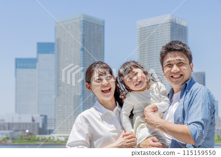 居住在城市的家庭、父母與孩子 居住在城市的家庭、父母與孩子 115159550