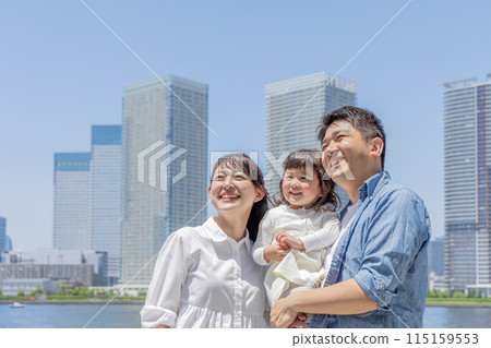 居住在城市的家庭、父母與孩子 115159553