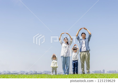 草原家庭父母與孩子 115159629