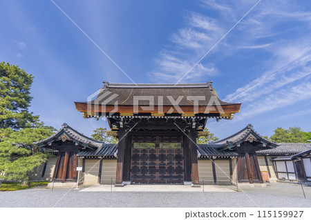 Kyoto Imperial Palace in the season of fresh greenery: Gishumon Gate 115159927