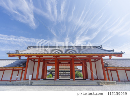 Kyoto Imperial Palace in the season of fresh greenery: Shishinden Hall as seen from the Jomeimon Gate 115159939