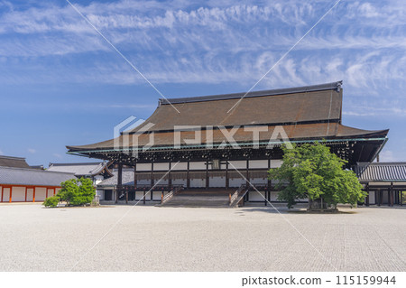 Shishinden Hall of the Kyoto Imperial Palace in the season of fresh greenery 115159944
