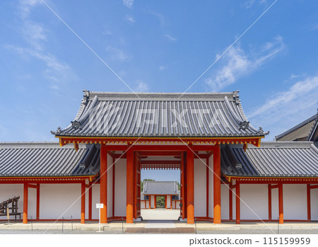 Kyoto Imperial Palace in the season of fresh greenery - Gekkamon Gate seen from Nikkamon Gate 115159959