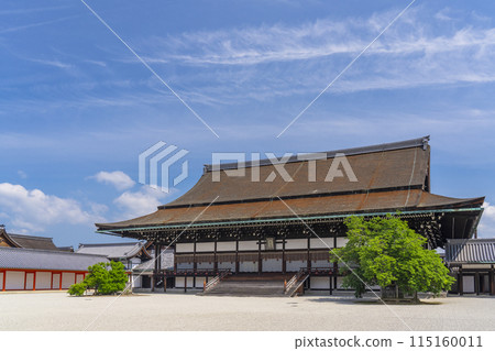 Shishinden Hall of the Kyoto Imperial Palace in the season of fresh greenery Shishinden Hall of the Kyoto Imperial Palace in the season of fresh greenery 115160011