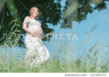 亞洲孕婦拍孕婦寫真（藍天、森林、森林） 115160142