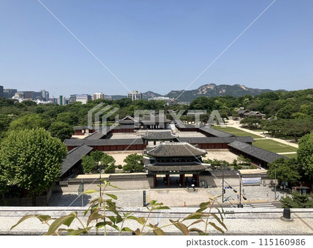 從韓國一棟高樓的屋頂看昌慶宮 115160986