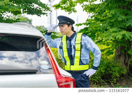 保全檢查可疑車輛 115161077