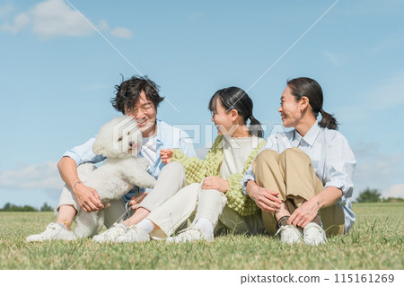 Family playing with dog/pet (owner, parents and children, 3 people) 115161269