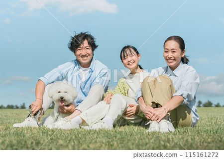 Family playing with dog/pet (owner, parents and children, 3 people) 115161272
