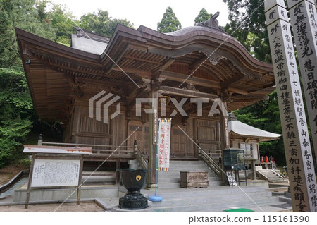位於岡山縣三崎町二條山的真言宗寺院龍山寺：本堂 115161390