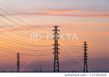 輸電塔和日落天空 c-1 115162020