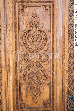 traditional oriental Arabic Uzbek Islamic patterns arabesque ornament on an wooden carved door 115163101