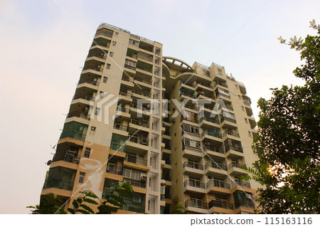 A picture of residential building 115163116