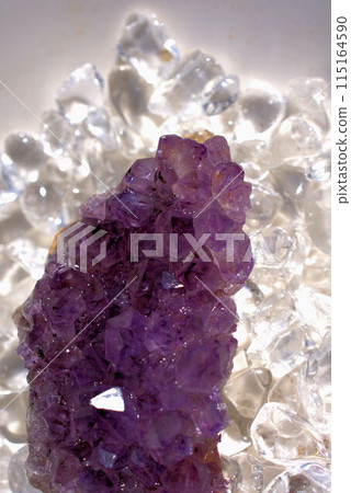 紫水晶能量石特寫 紫水晶能量石特寫 115164590