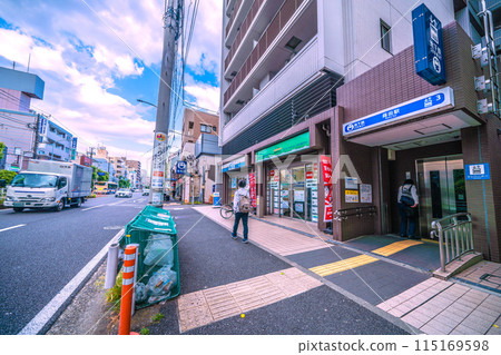 日本橫濱市容橫濱市營地鐵牧田站電梯-出入口3等景觀=6月3日 115169598