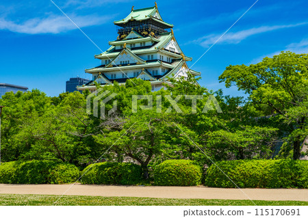 Osaka Castle tower with fresh greenery shining against the blue sky Osaka Castle tower with fresh greenery shining against the blue sky 115170691