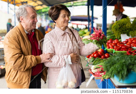 Elderly men and women buying radishes at the open market 115170836