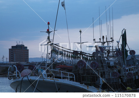 Early morning fishing port 115170878