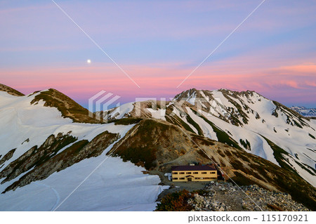 Tsurugi Gozenshoya and the sunset Tsurugi Gozenshoya and the sunset 115170921