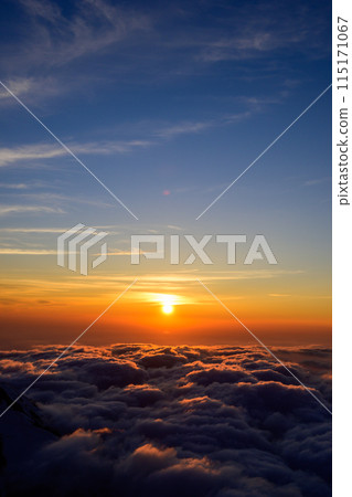 Beautiful sea of clouds at dusk Beautiful sea of clouds at dusk 115171067