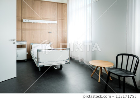 Modern, clean hospital VIP enhanced comfort ward 115171755