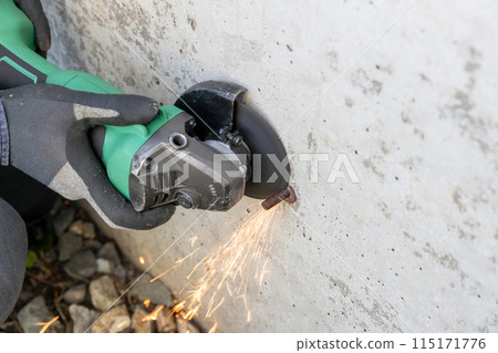 用盤磨機切割基本隔板 115171776