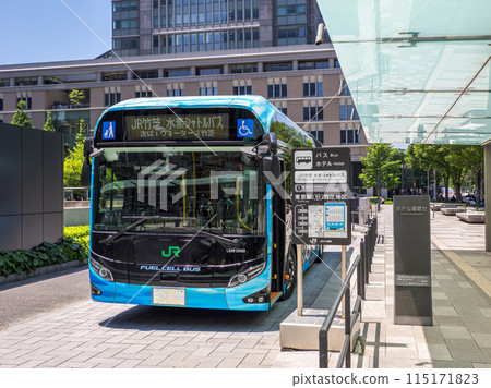 JR Takeshiba Hydrogen Shuttle Bus 在東京站丸之內南口停靠 [零碳挑戰 2050] 115171823