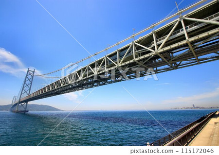 Total length 3,911 m, central span 1,991 m!! When completed, it was the longest suspension bridge in the world... Pearl Bridge [Ming] 115172046