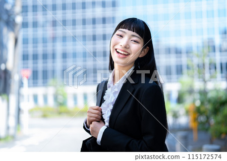 Young business woman 115172574