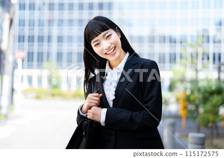 Young business woman 115172575