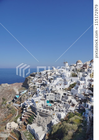 Santorini cityscape and sea 115172979