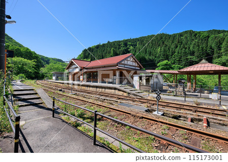 <島根縣> 出雲坂根站 - Orochi Loop 從月台可以看到 <島根縣> 出雲坂根站 - Orochi Loop 從月台可以看到 115173001