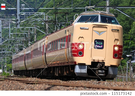 [JR West] 381 series "Yakumo" ~ National Railways color ~ (Hakubi Line: Mibukuro ~ Hiwa) 115173142