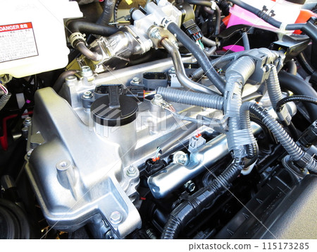 維修我的汽車引擎的照片 115173285
