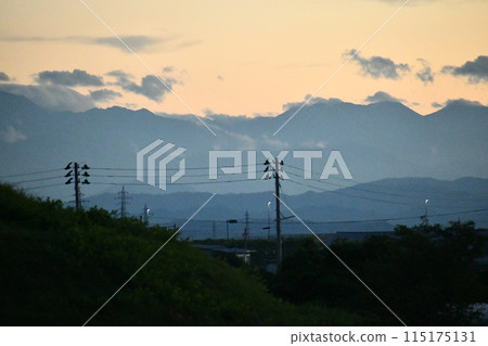 南陽市近郊的夕陽西下的景色 南陽市近郊的夕陽西下的景色 115175131