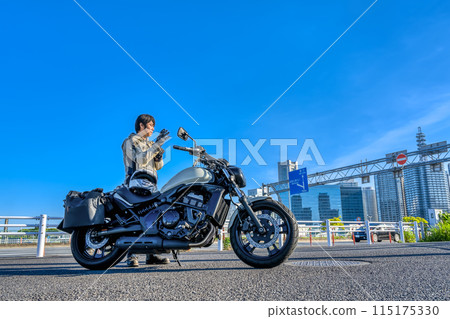 騎著大型美式自行車遊覽橫濱港未來 騎著大型美式自行車遊覽橫濱港未來 115175330