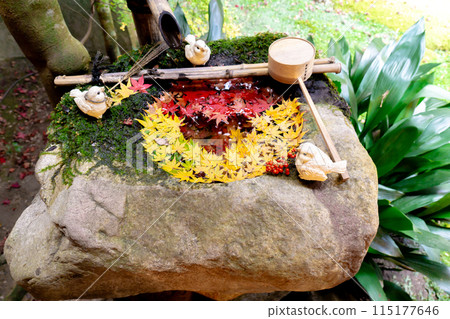 Nagaokakyo City, Kyoto Prefecture Nishiyama Yanagidani Temple (Yanagidani Kannon) Maple Love Water Purification (Heart) 115177646