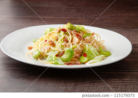 Peperoncino 配蠶豆和高麗菜 115179373