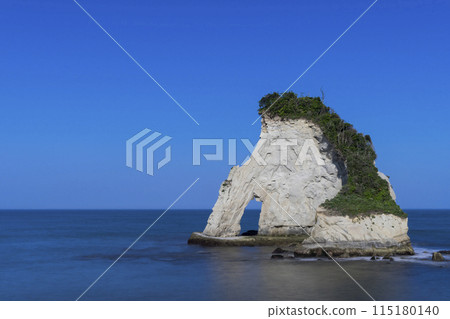 <Chiba Prefecture> Meoto Iwa (before collapse) 115180140