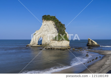 <Chiba Prefecture> Meoto Iwa (before collapse) 115180149