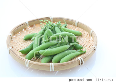 Snap peas with monkeys diagonal view 115180294