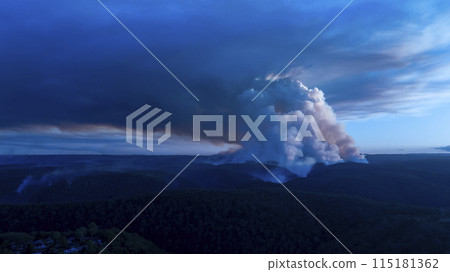 Controlled hazard reduction burning of trees and bushland in the Blue Mountains Controlled hazard reduction burning of trees and bushland in the Blue Mountains 115181362