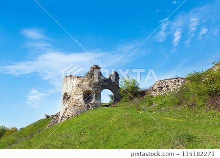 Ancient fortress ruins 115182271